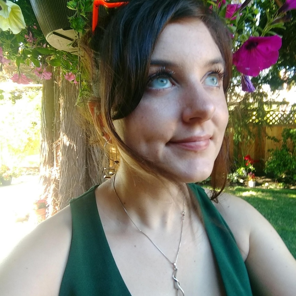 Meet your Posher, Hilary